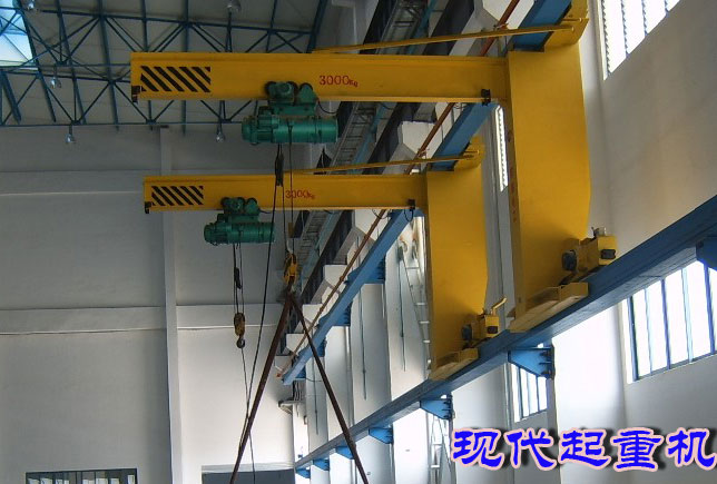 壁行式旋臂起重機